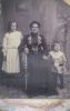 Anna Isdahl, Anne Marie Olsen og Finn Beyer Isdahl
