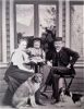 Utenfor huset i Samnanger. Fra venstre: Anne Birgit Ræmisch, Birger Ræmisch Matthiessen og Christian August Matthiessen